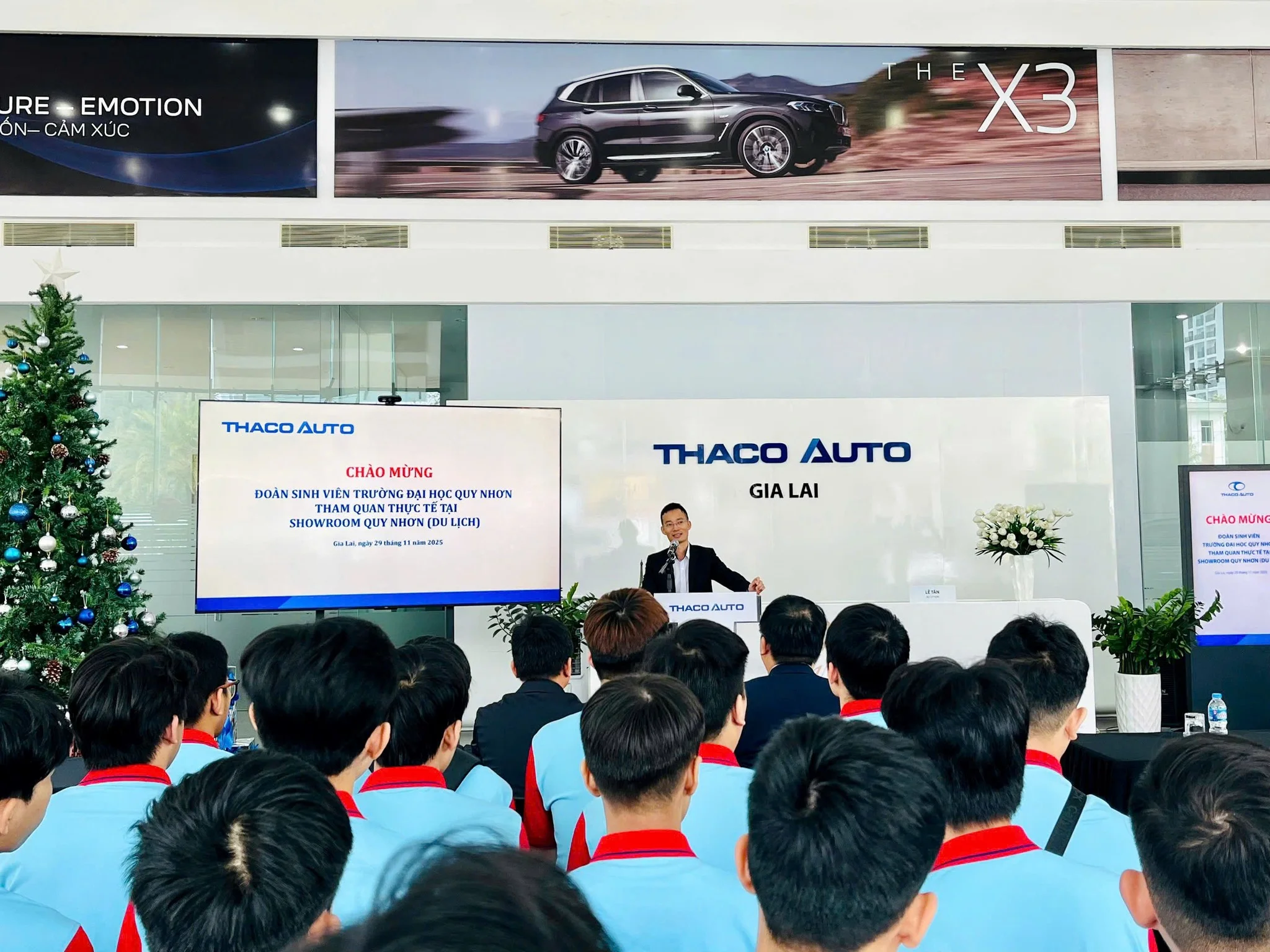 Showroom Quy Nhơn chào mừng đoàn sinh viên Đại Học Quy Nhơn tới tham quan