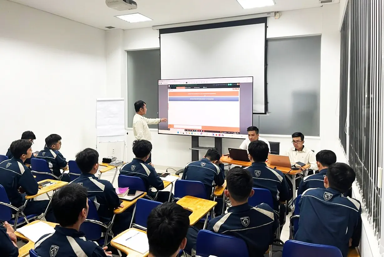 Nhân sự kỹ thuật THACO AUTO Gia Lai tham gia chương trình huấn luyện chẩn đoán điện động cơ xe Peugeot