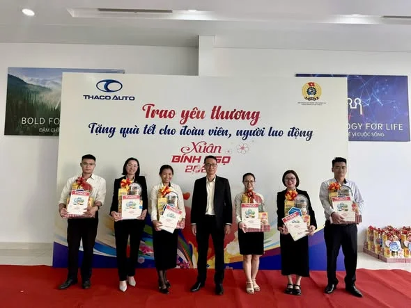 THACO AUTO Gia Lai tổ chức chương trình “Trao yêu thương – Tặng quà Tết cho đoàn viên, người lao động”