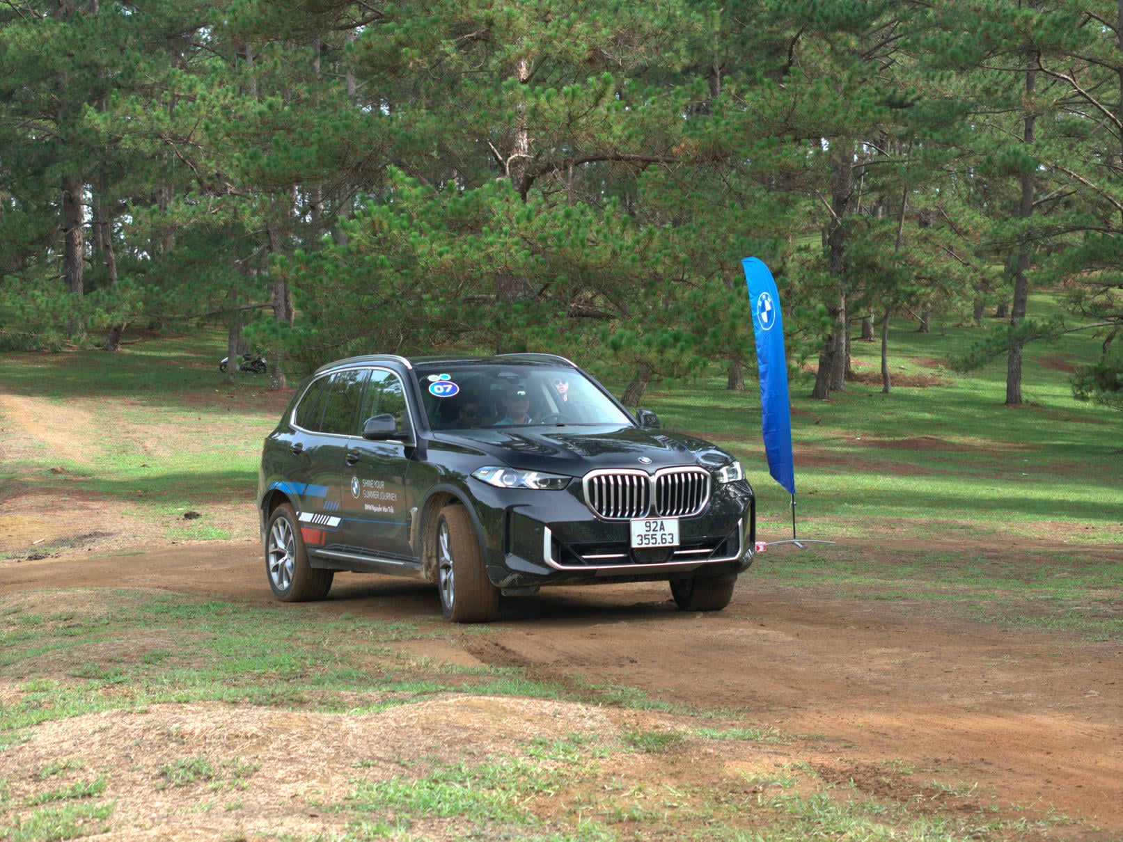 6-bmw-x5-la-lua-chon-noi-bat-cho-nhung-chuyen-nghi-duong